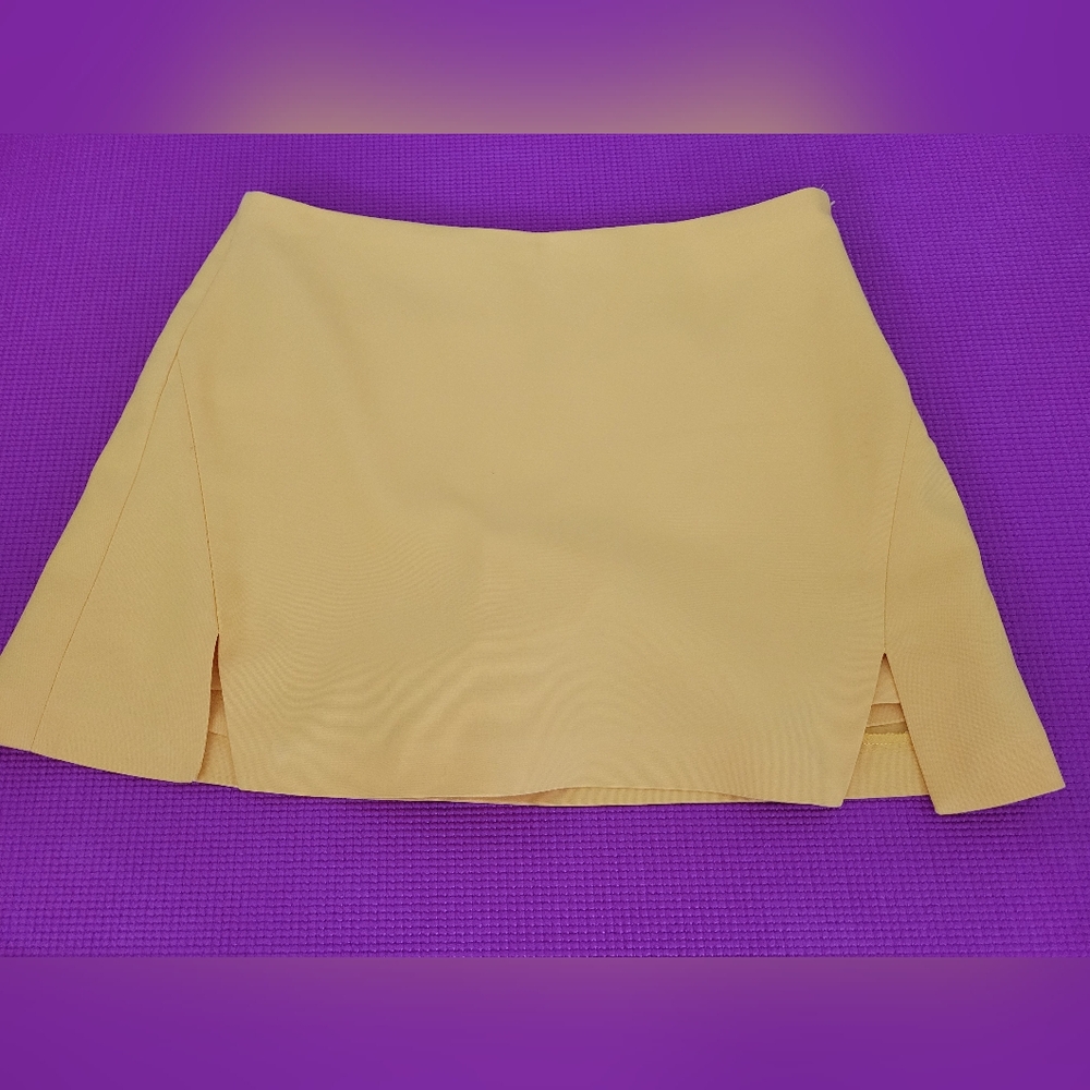 Yellow Skorts Size L  - ZARA